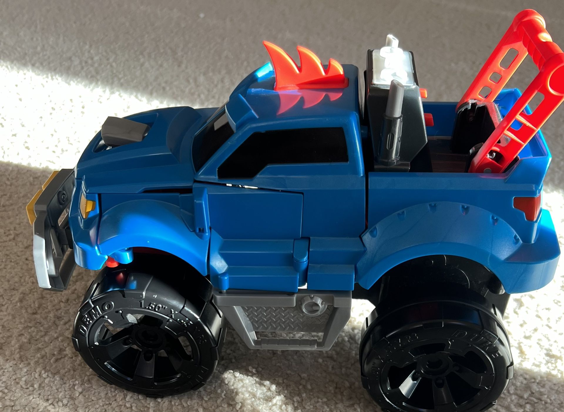 Demo Duke, Crashing and Transforming Vehicle with Over 100 Sounds and Phrases