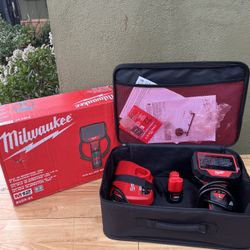 Milwaukee (2323-21)  M12 12V Lithium-Ion Cordless M-SPECTOR 360-Degree 4 ft. Inspection Camera Kit