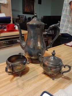 WM Rodgers vintage coffee/Tea Pot creamer and sugar