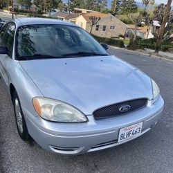 2004 Ford Taurus