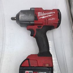 Milwaukee 2766-20 M18 FUEL High Torque 1/2 Impact Wrench + Battery
