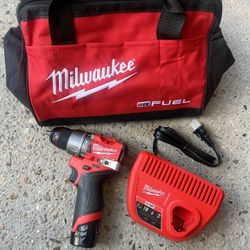 Milwuakee Fuel M12 Hammer Drill Kit 