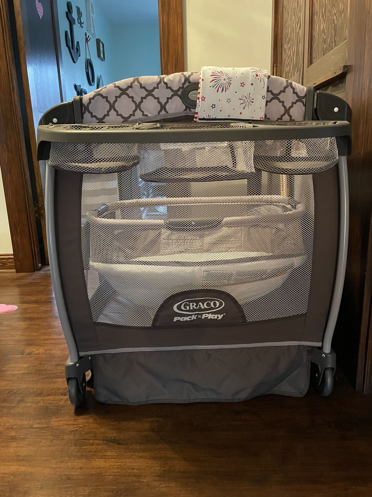 Graco Pack And Play With Bassinet And Changing Table 