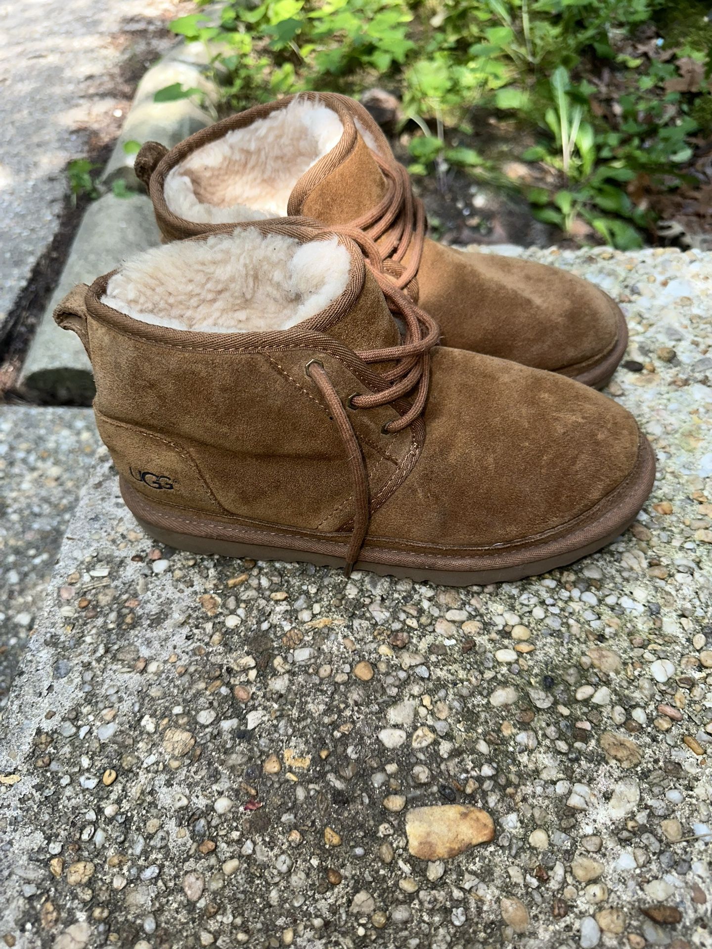 UGG Neumel Suede Lace-Up Boots – Chestnut