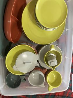 Melamine 1950s Plate Set (8)