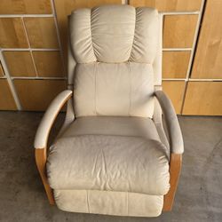 Genuine Ekornes Stressless Leather Swivel Recliner – Excellent Condition