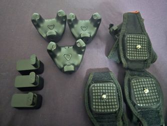 3x vive 3.0 trackers with straps