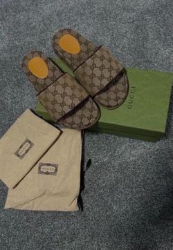 Gucci Slides Unisex.