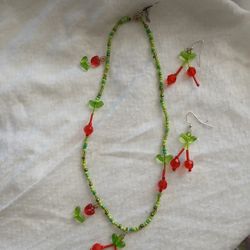 Necklace And More 