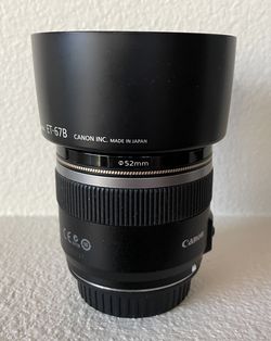 Canon EF-S 60 mm f/2.8 Macro Lens with Tamrac Soft Case