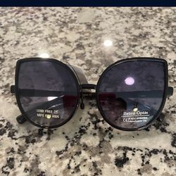 Small Cat-eye Sunglasses NWT 🕶️ 
