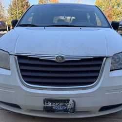 Chrysler Town And Country Minivan 7 Seater 