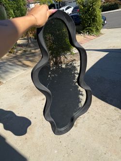 BLACK WAVY MIRROR