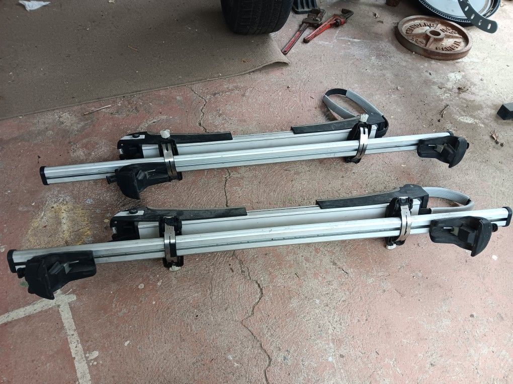 Sup Or Surfboard TYGER Crossbars And THULE MULE Holder