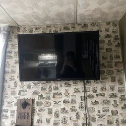 5 32” Lg TV’s (Not Smart) 