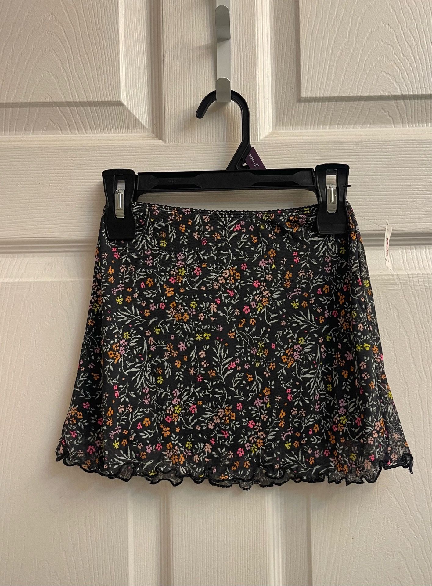 Brand new Girls black floral skirt size XS Kids