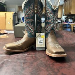 New Women’s Size 7 Boots 