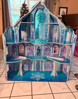 Frozen Castle / Dollhouse
