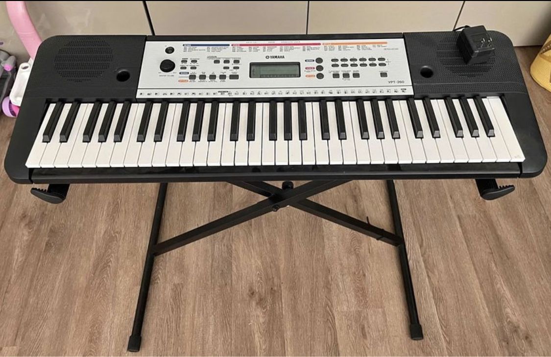 Yamaha Portable Keyboard + Keyboard Rack