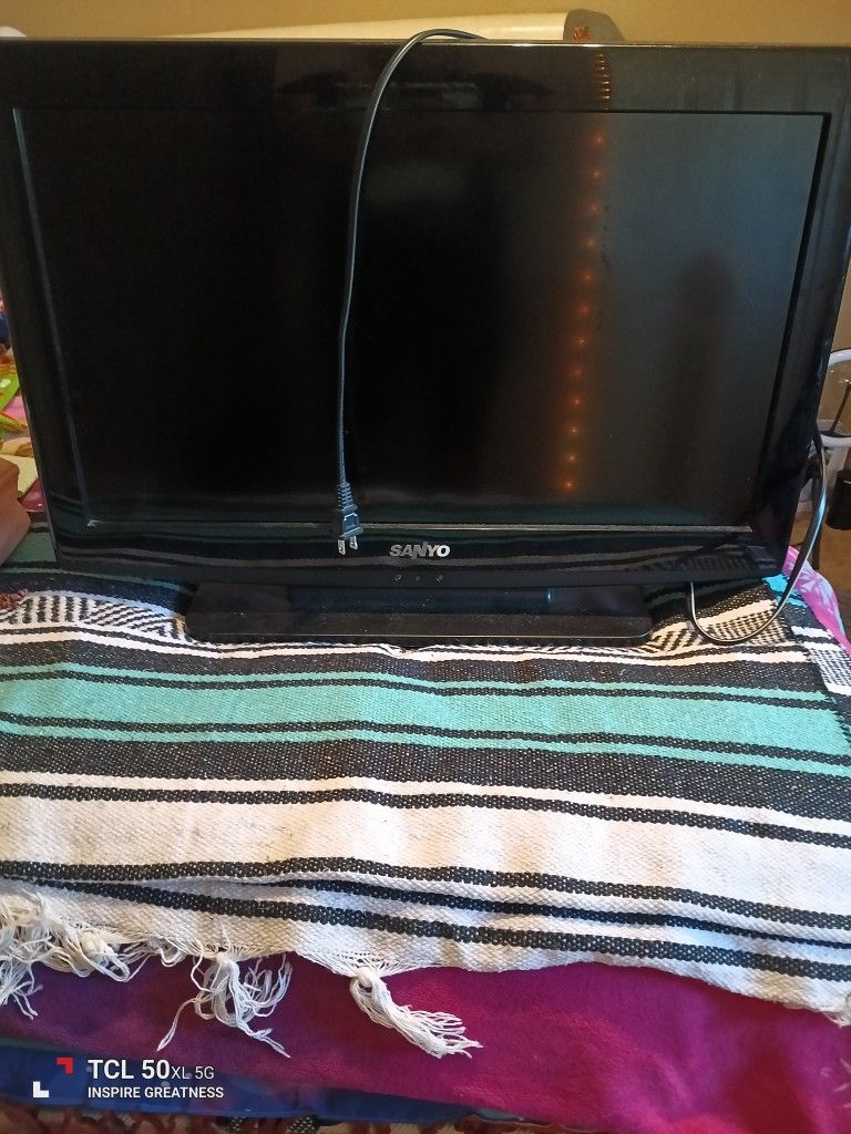 TV Asking $30 Works Great Nothing Wrong With It Pick Up Only Serious Buyers Please 