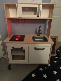 Children’s Play Kitchen Set