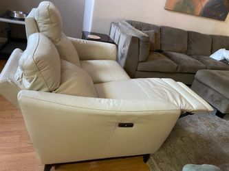Crosslin Leather Power Reclining Loveseat With Power Headrests for Sale in Phoenix AZ OfferUp