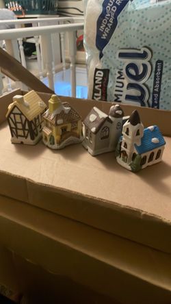 4-Piece Mini Christmas Village Set (Ceramic Houses)