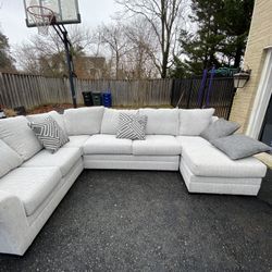🚨NEW🚨 Ashley Furniture Sectional 🛋️ $2,199 Retail → $1,400 🔥 FREE DELIVERY