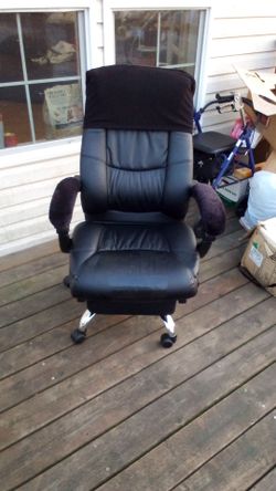 Desk chair on wheels