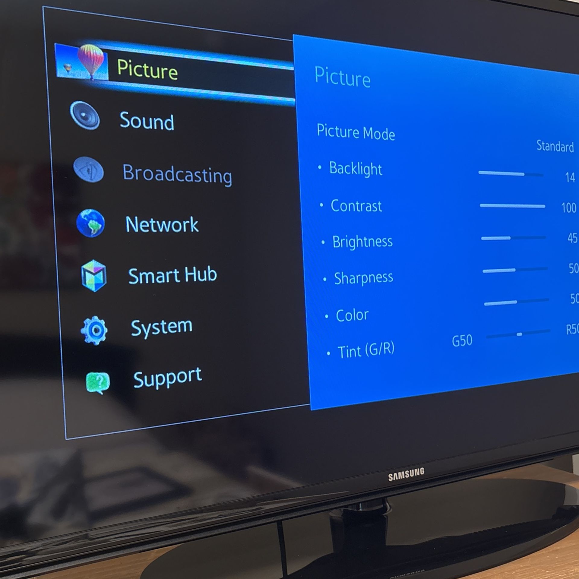 Samsung TV 40 inch screen