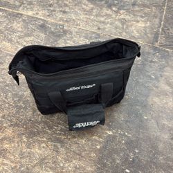 Black Essentials Carry Bag – Durable & Lightweight