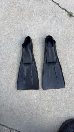 Sea diver scuba snorkeling swimming fins