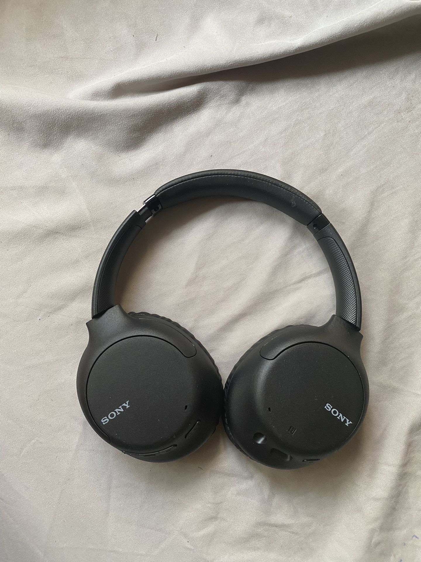 Sony WHCH710N noise canceling headphones, like new