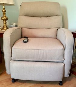 Havertys Muse power lift recliner for Sale in Tampa FL OfferUp