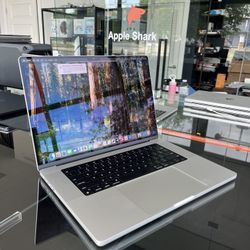Apple 16” 2023 MacBook Pro M2 Pro Chip 32GB Ram 512SSD! 90 day warranty! We offer financing!