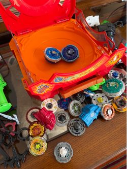 Beyblade Metal Fusion Mobile Beystadium Case Lot (20+ Tops & Launchers)