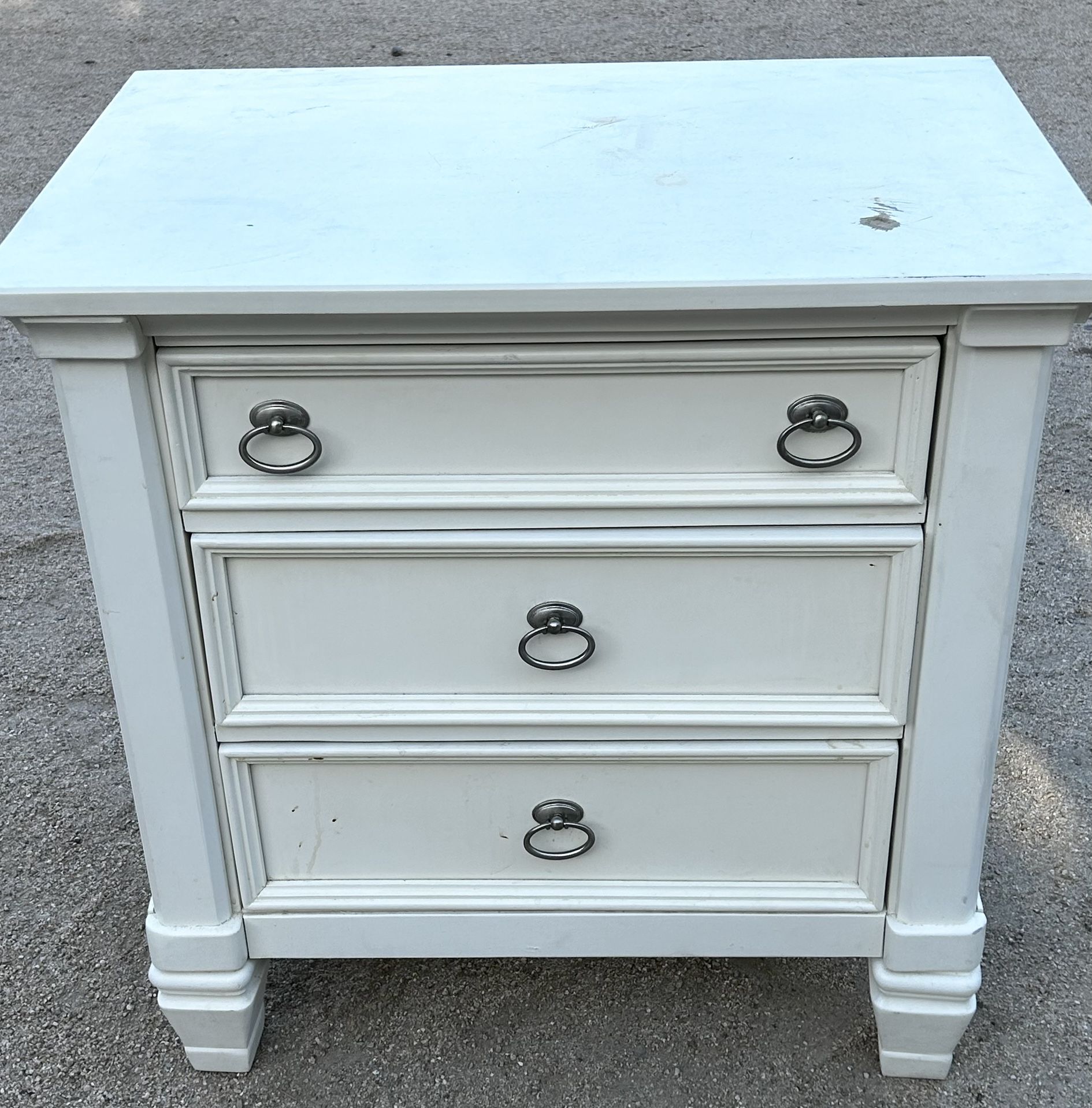 30 X 29 X 19 WHITE NIGHTSTAND 47th Ave. and Dobbins in Laveen