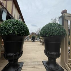Very  Beautiful 2 Pots End plant heavy plastic 35 inch tall