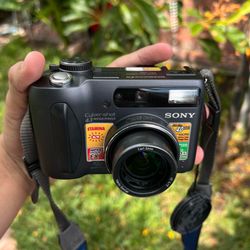 Sony Cybershot DSC-S85 Digital Camera