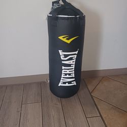 Punching Bag Everlast 60 Lb With Frame