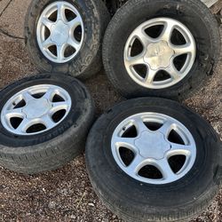 02 Yukon Denali 17 inch wheels Lt265/70r17 sierra  6 lug