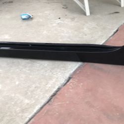 DRIVER SIDE ROCKER MOLDING 2010-2015 TOYOTA PRIUS REGULAR (BLACK COLOR).