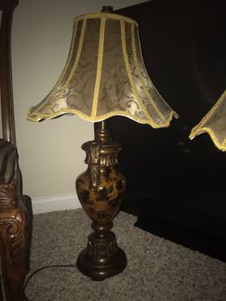 2 vintage table lamps