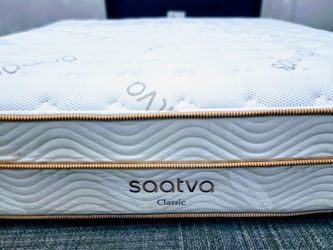 Saatva Classic Mattress, Organic Cotton, Luxury Firm, 11.5", King, Like New, Perfect Condition