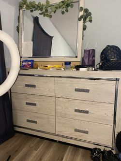 Dresser And Nightstand With Mirror 