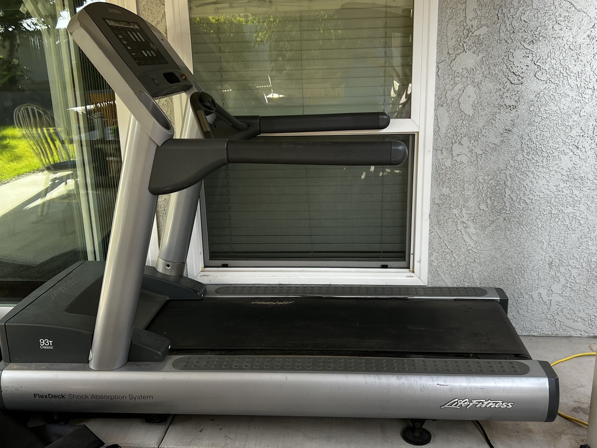 93T Classic Life Fitness Treadmill
