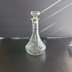 Vintage Mogen David Etched Diamond Pattern Glass Decanter w/Stopper Lid