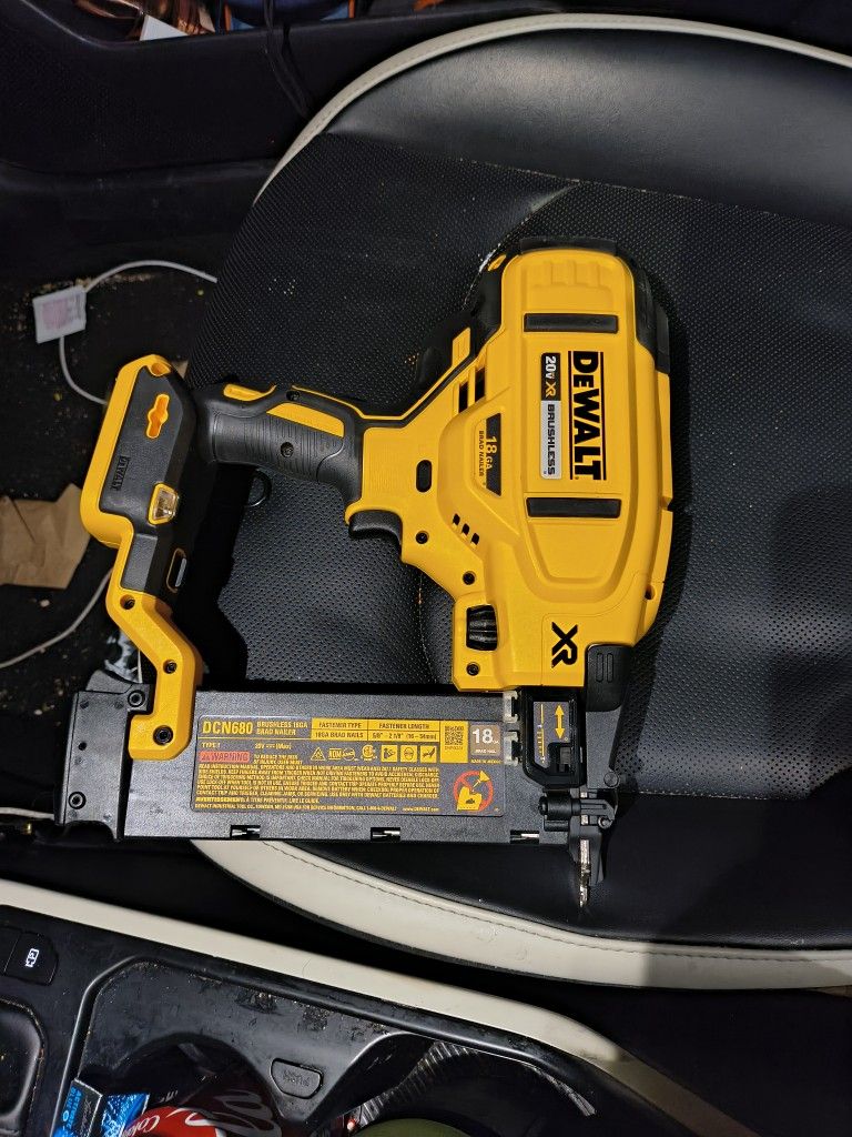 New DeWalt 18g Brad Nailer 20v Brushless