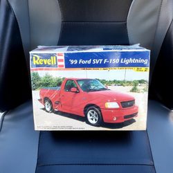 REVELL  1999 SVT F-150 LIGHTNING   1/25  PLASTIC MODEL KIT NEW SEALED BOX 