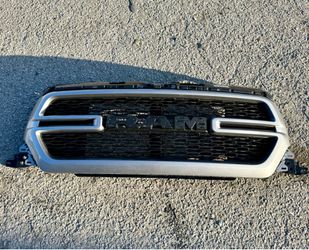 2019-2024 DODGE RAM 1500 FRONT GRILL OEM (contact info removed)8AH